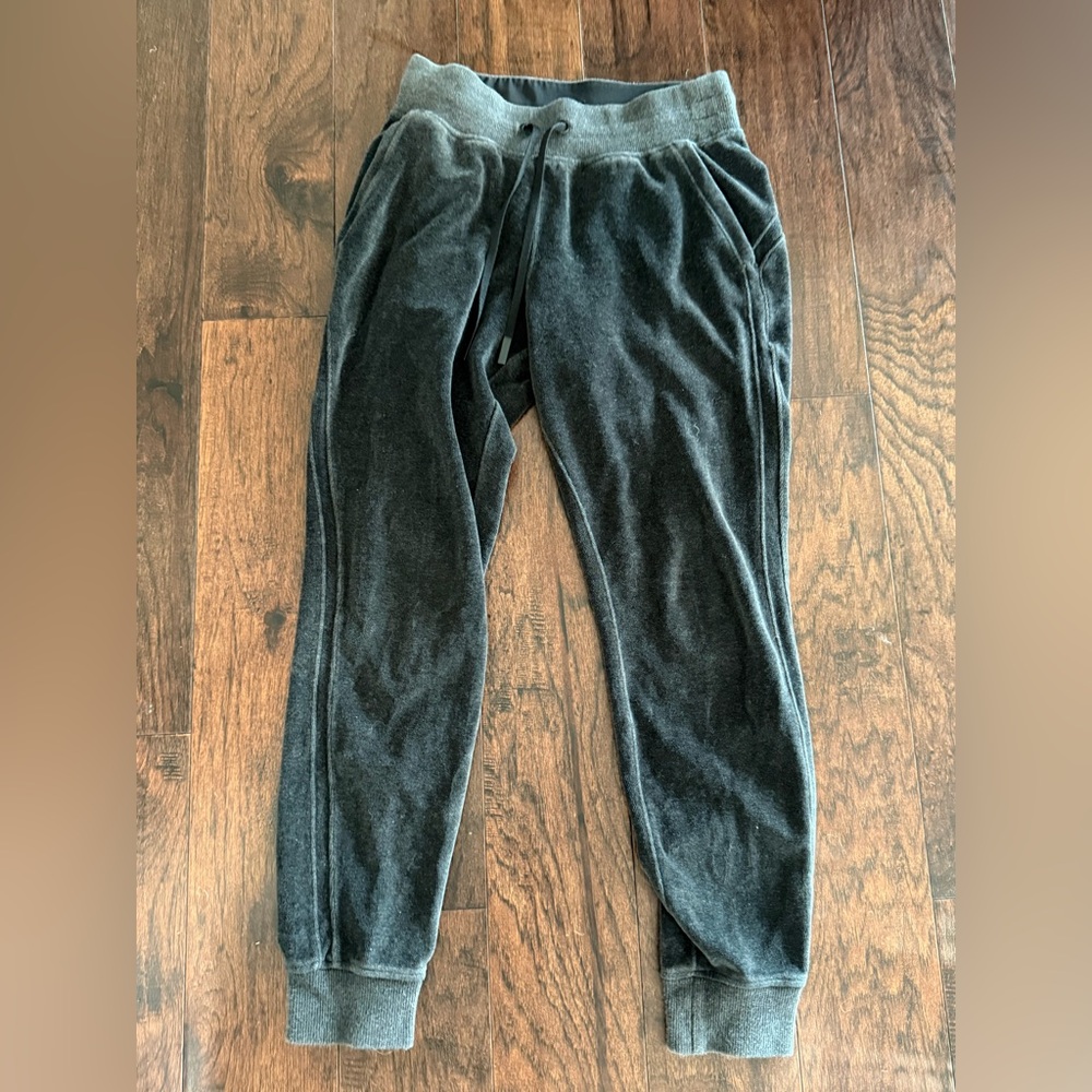 LULULEMON Charcoal Gray Velour Jogger Size 4